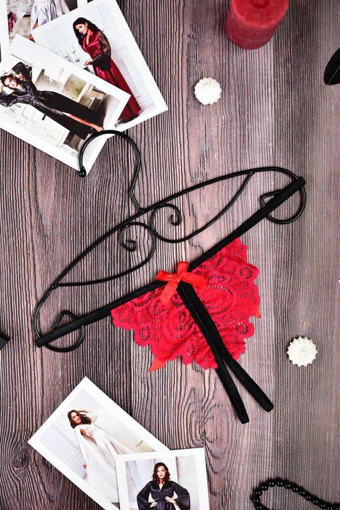 Еротичний мереживний комплект ліф, стрінги, пояс для панчіх червоно-чорний 0735